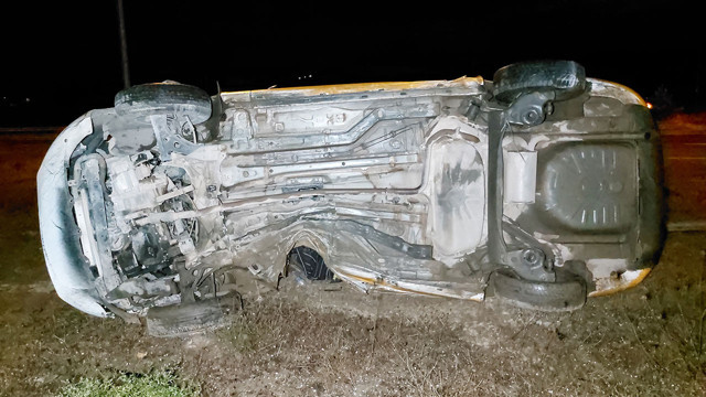 Cenazeden dönerken ölümden de döndüler! Taksi takla attı: 4 yaralı - Resim: 2