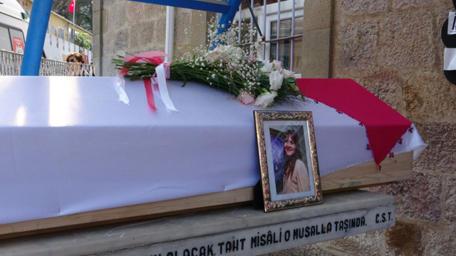 Oyuncu Seda Fettahoğlu son yolculuğuna uğurlandı - Resim: 0