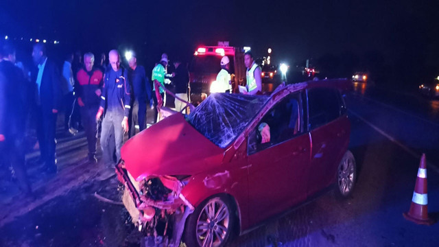 Bitlis'te zincirleme kaza! 3 araç birbirine girdi: 1 ölü, 4 yaralı - Resim: 1