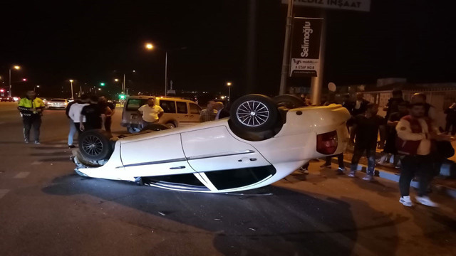 Bursa'da feci kaza! Makas atan otomobil kontrolden çıkıp takla attı - Resim: 0