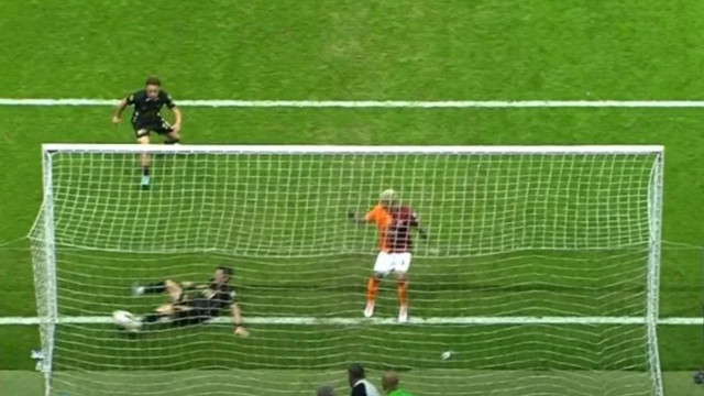 VAR kontrolü sonrası Galatasaray'ın golü geçerlilik kazandı - Resim: 0