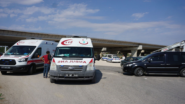 Edirne'de feci kaza! İki otomobil birbirine girdi: 3 yaralı - Resim: 0