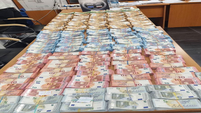 Sakladıkları yer ağızları açık bıraktı! Oto gaz silindir tüpünde 522 bin euro yakalandı - Resim: 1