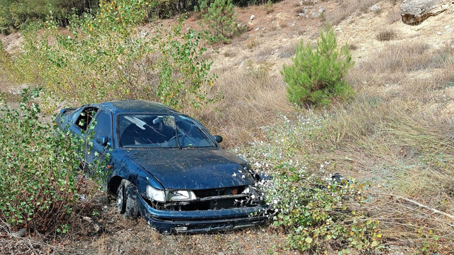 Karabük'te kontrolden çıkan otomobil şarampole uçtu! - Resim: 1