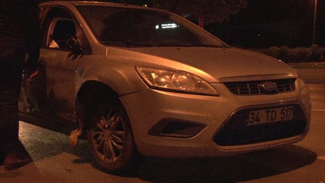 Kartal'da kontrolden çıkan otomobil ve motosiklet çarpıştı: 2 yaralı - Resim: 0