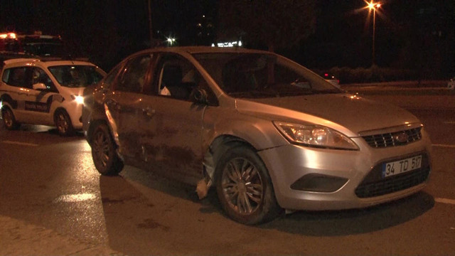 Kartal'da kontrolden çıkan otomobil ve motosiklet çarpıştı: 2 yaralı - Resim: 2