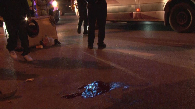 Kartal'da kontrolden çıkan otomobil ve motosiklet çarpıştı: 2 yaralı - Resim: 1