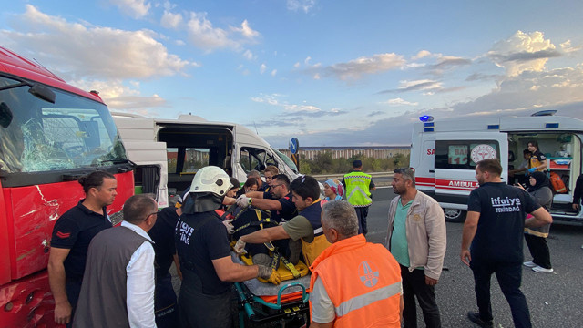 Tekirdağ'da korkunç kaza! Yolcu minibüsü ile kamyon çarpıştı: 6 yaralı - Resim: 0