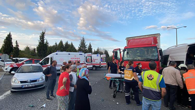 Tekirdağ'da korkunç kaza! Yolcu minibüsü ile kamyon çarpıştı: 6 yaralı - Resim: 2