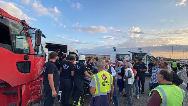 Tekirdağ'da korkunç kaza! Yolcu minibüsü ile kamyon çarpıştı: 6 yaralı - Resim: 3
