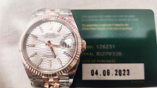 Varis çoraplarından çıkanlar hayrete düşürdü: 7 buçuk milyon TL değerinde... - Resim: 0