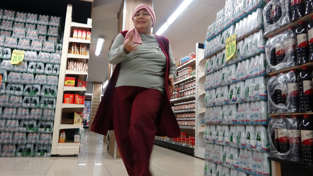 Türkiye'nin sevgisini kazandığı sırada üzücü haber gelmişti! Nimet Hoca bomba gibi döndü - Resim: 1