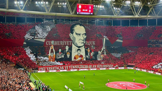 Galatasaray tribünlerinden Cumhuriyet'in 100. yılına özel koreografi! - Resim: 0