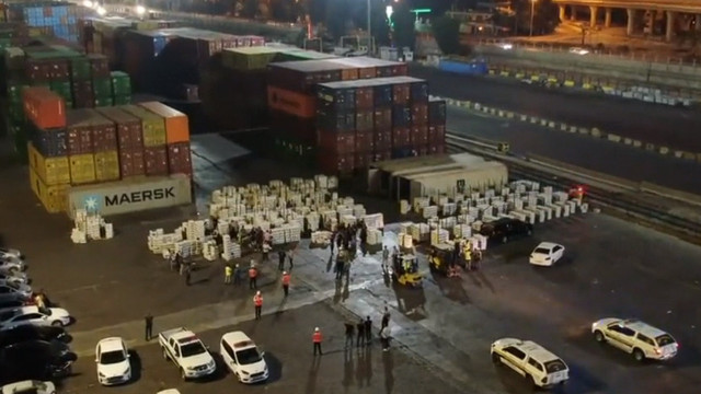 Muz kolilerinin içerisinden kokain fışkırdı! Bakan Yerlikaya görüntüleri paylaştı: 610 kg kokain böyle ele geçirildi - Resim: 0