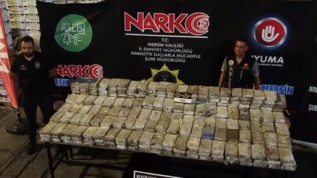 Muz kolilerinin içerisinden kokain fışkırdı! Bakan Yerlikaya görüntüleri paylaştı: 610 kg kokain böyle ele geçirildi - Resim: 3
