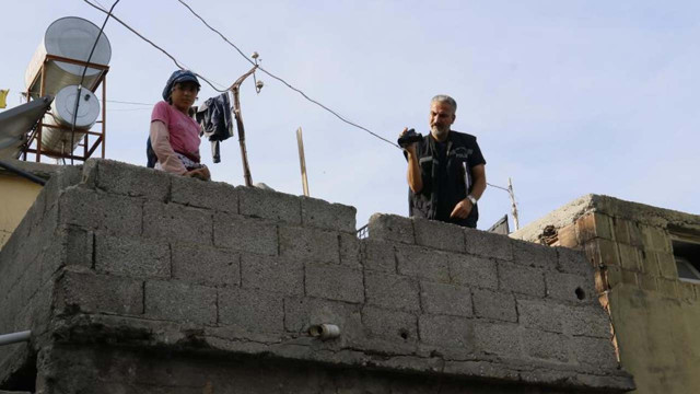 Kurşun adres sormadı! 6 yaşındaki kız çocuğu boynundan vuruldu - Resim: 1