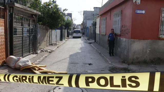 Kurşun adres sormadı! 6 yaşındaki kız çocuğu boynundan vuruldu - Resim: 0