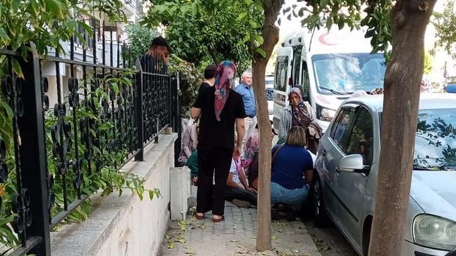 Yaşlı adamı balkonda asılı halde gören komşular şok oldu - Resim: 1