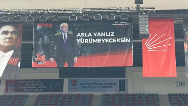 'Kemal Kılıçdaroğlu' pankartı yazım hatası nedeniyle dalga konusu oldu - Resim: 0