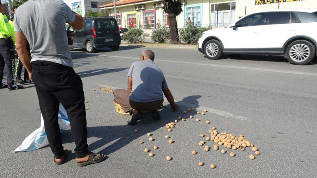 O acı içerisinde kıvrandı, arkadaşları yola saçılan cevizleri topladı - Resim: 1