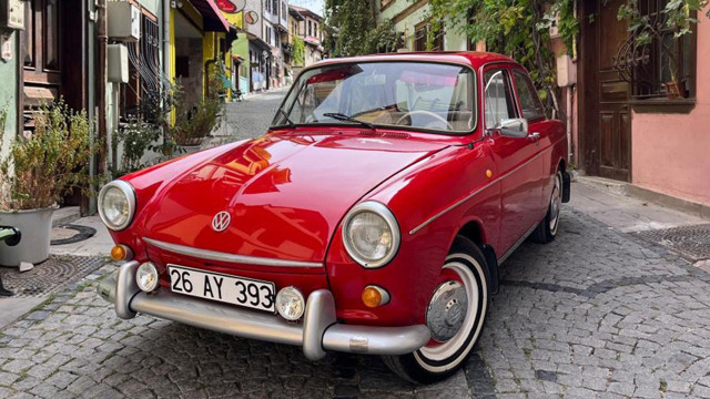 Hurda halde bulduğu aracı yollara döndürdü, şimdi teklifleri reddediyor - Resim: 1