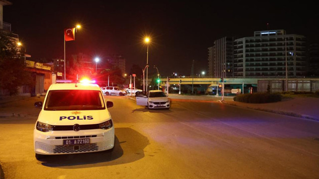 Adana'da hareketli dakikalar! 'Dur' ihtarına uymadı, polisi ezip kaçmak istedi - Resim: 0