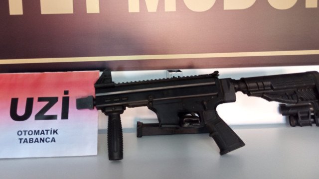 Adana'da çamaşır makinesine gizlenmiş hafif makineli tüfek ele geçirildi - Resim: 0