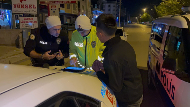 Drift atarken 2. kez alkollü yakalanan sürücü, "şimdi gider intihar ederim" deyince... - Resim: 0