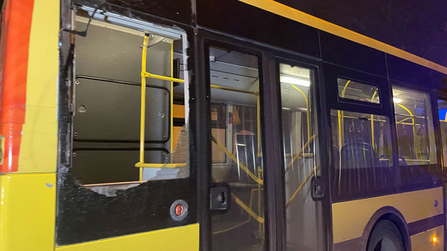 Fırtına vurdu okullar tatil edildi! Bursa'da fırtına önüne geleni devirdi, - Resim: 0