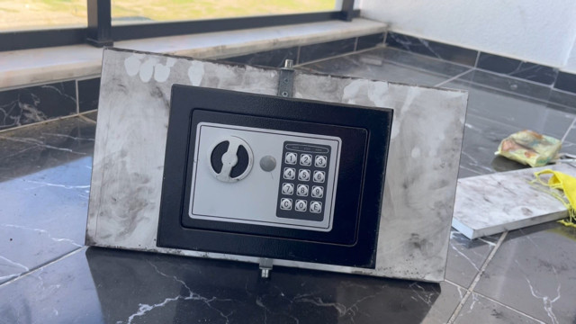 Pazardan dönen aileye şok: 130 gram altın ve paraları aile görünümlü hırsızlar tarafından çalındı - Resim: 3