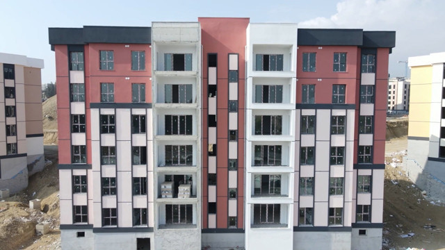 Hatay'da ay sonuna kadar 7 bine yakın ev hak sahiplerine teslim edilecek - Resim: 0