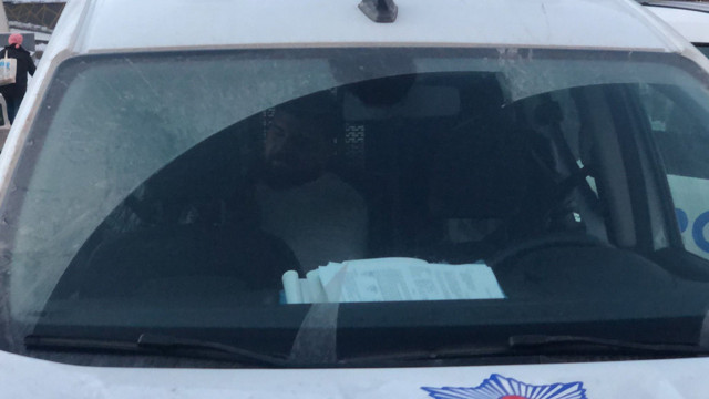 Oyuncak silahla sosyal medya için görüntü çeken gençler, polisi alarma geçirdi - Resim: 0