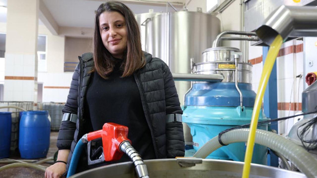 Depremde ailesini kaybeden genç kadın, ampute olan bacağıyla babasından kalan fabrikanın başına geçti - Resim: 1