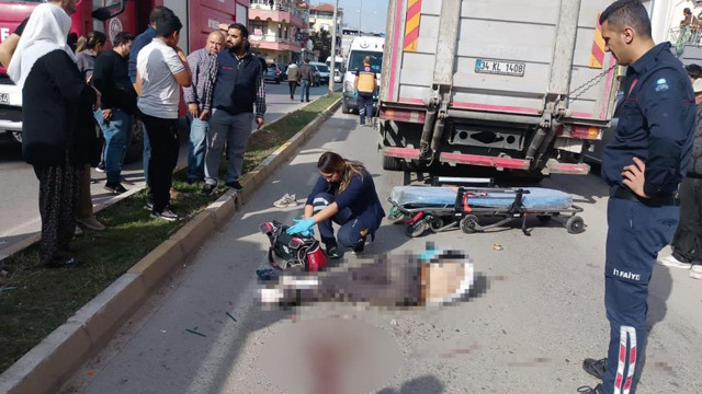 Antalya'da motosikletli gencin korkunç sonu! Karşı yönden gelen kamyonun altında kaldı: Kaza anı kamerada - Resim: 1