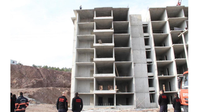 Çankırı'da inşaat işçileri paralarını alamayınca intihara kalkıştı - Resim: 0