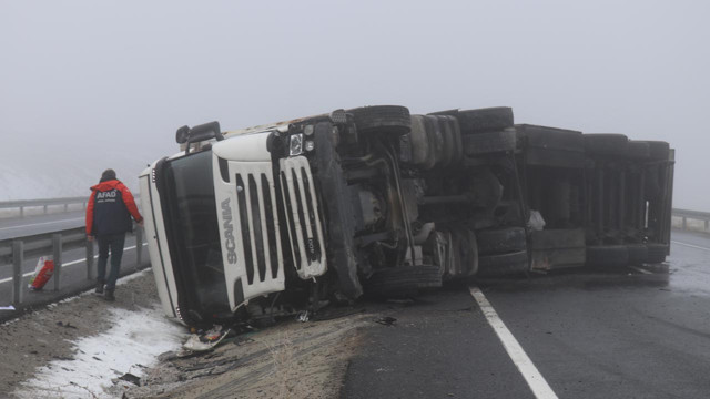 Ağrı'da zincirleme trafik kazası! Çok sayıda yaralı var - Resim: 1