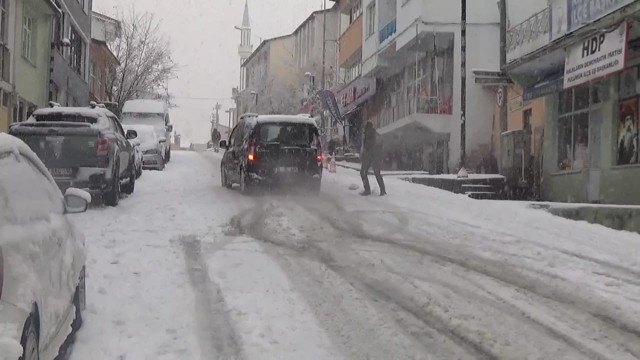 Tunceli kara teslim oldu, karla mücadele başladı - Resim: 0
