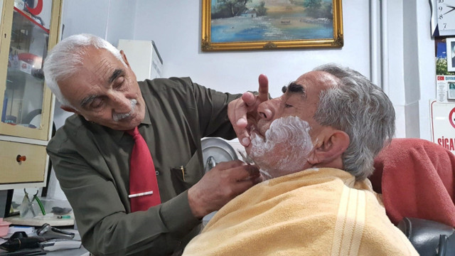 60 yıllık mesleklerini aynı iş yerinde şevkle yapıyorlar - Resim: 0
