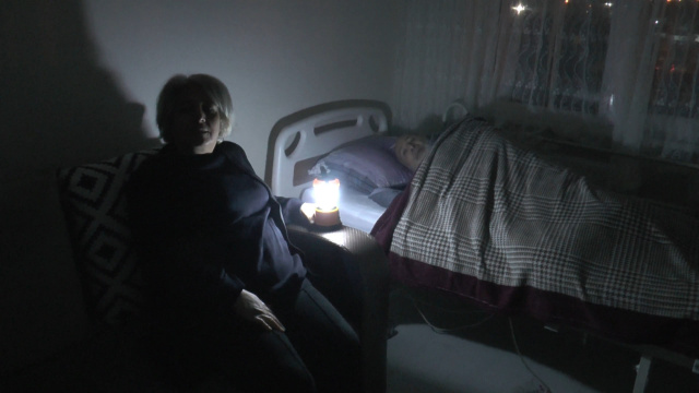 Kocaeli'de 140 daireli sitede elektrik çilesi: Soğuk havada karanlığa mahkum oldular - Resim: 0