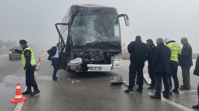 Amasya'da sis nedeniyle peş peşe kaza: Yaralılar var - Resim: 0