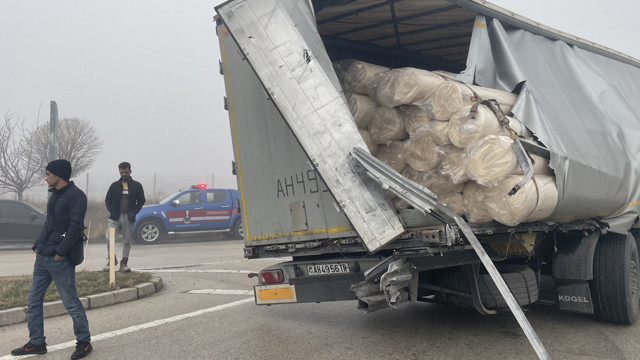 Amasya'da sis nedeniyle peş peşe kaza: Yaralılar var - Resim: 1