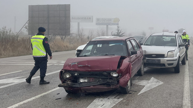 Amasya'da sis nedeniyle peş peşe kaza: Yaralılar var - Resim: 2
