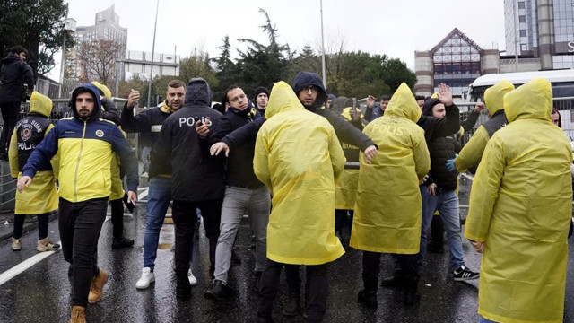 Fenerbahçe taraftarı, Tüpraş Stadyumu'na geldi - Resim: 2