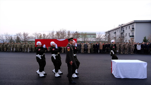 Şehit Teğmen Eril Alperen Emir için Şırnak'ta tören yapıldı - Resim: 1