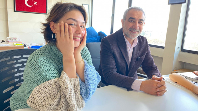 Hikayesiyle Türkiye'nin en çok konuşulanı olan Rabia, deneme kol protezini aldı - Resim: 0