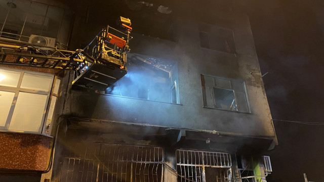 Esenler’de yangında can pazarı: 1 kişi hayatını kaybetti, 1’i ağır 5 kişi kişi yaralandı - Resim: 0
