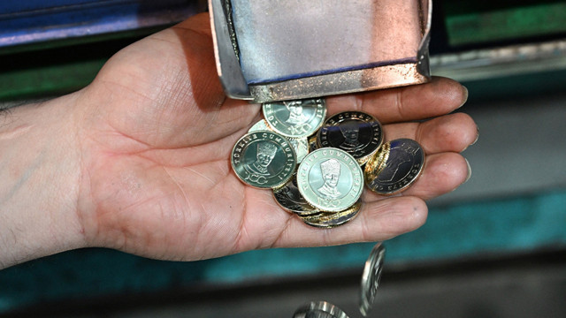 "5 liralık hatıra paralardaki Atatürk rölyefinin benzemediği" iddiaları! Darphane'den açıklama geldi - Resim: 0