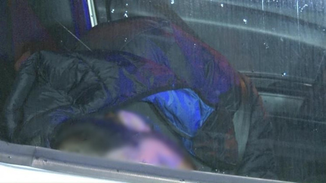 Ataşehir'de park halindeki otomobilin içinde erkek cesedi bulundu - Resim: 0