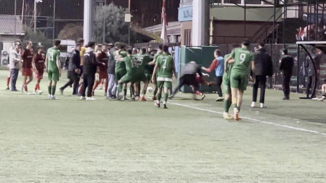 Yalova U18 Ligi'nde olaylı maç! Futbolcular birbirine girdi: Hakem 8 kırmızı, 5 sarı kart gösterdi - Resim: 0