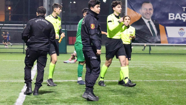 Yalova U18 Ligi'nde olaylı maç! Futbolcular birbirine girdi: Hakem 8 kırmızı, 5 sarı kart gösterdi - Resim: 1
